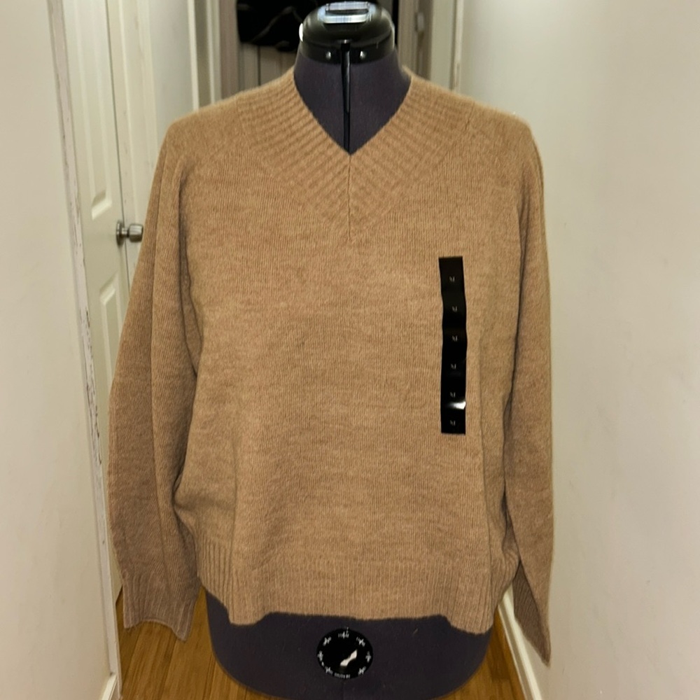 NWT v-neck Banana Republic camel colored sweater.